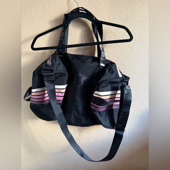 PINK Victoria's Secret Handbags - Pink travel bag